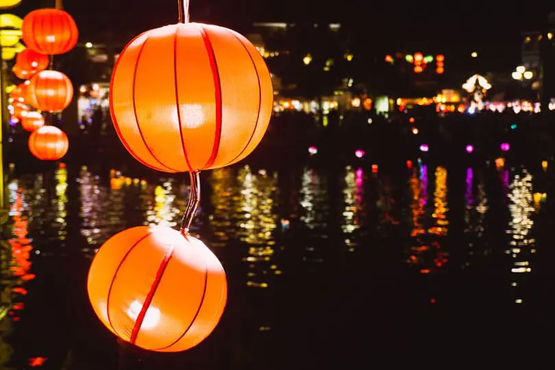 Buy lanterns in Hoi An.